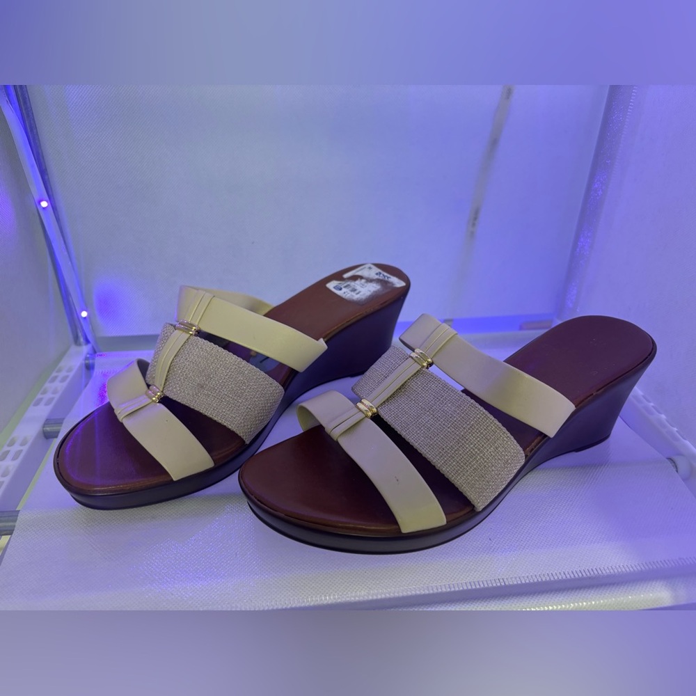 Cream wedge
